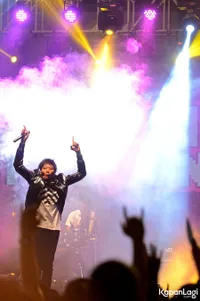 Masih Rukun! Potret Base Jam Reunion Berjingkrak di 90's Festival