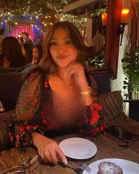 Masih Terlihat Awet Muda, Ini 9 Potret Perayaan Ulang Tahun Rahma Azhari ke-42 - Cantiknya Bikin Salfok!