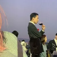 Masih Wamil, G-Dragon Hadiri Nikahan Kakak dan Gayanya Swag Ganteng Kayak Mempelai