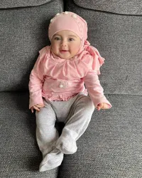 Mata Indahnya Jadi Sorotan, 7 Foto Baby Guzel Anak Margin Wieheerm dan Ali Syakieb Tampil Pakai Hijab - Cantik Sejak Kecil