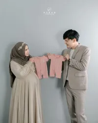 Maternity Shoot Anisa Rahma Bareng Suami, Bahagia Akan Punya Anak Kembar Pamer Baju Matching Calon Buah Hati