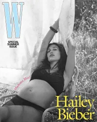 Maternity Shoot Bumil Cantik Hailey Bieber, Pamer Bare Baby Bump - Body Tetap Langsing