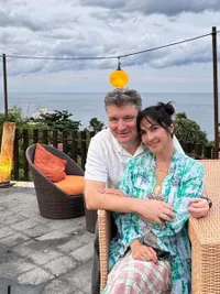 Maudy Koesnaedi Mesra Bareng Suami, Pamer Wajah Awet Muda