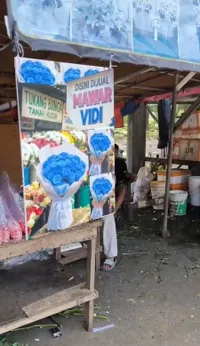 MAWAR VIDI Laku Keras di Tanah Kusir, Mendiang Vidi Aldiano Bawa Rezeki untuk Para Penjual Bunga