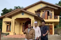 Megah dan Luas! Ini 7 Potret Rumah Haji Faisal di Kampung yang Jarang Tersorot - Kini Tak Terawat dan Tak Berpenghuni