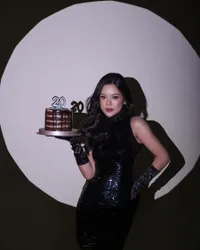 Melly Lee Dipuji Bak Miss Mega Bintang di Pemotretan Terbarunya - Usung Konsep Mewah Ala Model!