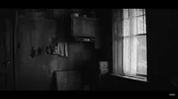 Hadirkan Konsep Sinematik Hitam Putih, MV 'EASY ON ME' Milik Adele Sangat Emosional!