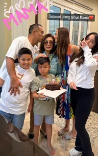 Menantu Kesayangan, Momen Nia Ramadhani Bareng Mertuanya di Ramadhan - Akrab Banget dengan Aburizal Bakrie