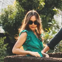Menawan di Usia 47 Tahun, 8 Potret Ina Thomas Istri Jeremy Thomas yang Stylish