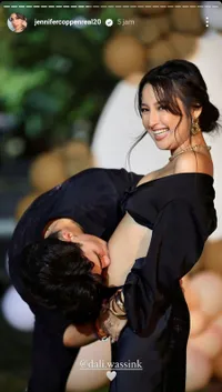 Mendadak Jadi Bumil di Usia Belia! 10 Potret  Keseruan Acara Gender Reveal Jennifer Coppen - Netizen: Makasih Mau Bertanggung Jawab