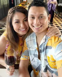 Menginjak Usia Pernikahan 4 Tahun, Intip 8 Potret Harmonis Emma Waroka Dengan Suami yang Lebih Muda 18 Tahun