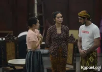 Mengintip Prosesi Latihan Pertunjukan Teater 'Bunga Penutup Abad'