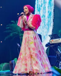 Mengukir Jejak Musik dan Politik, Perjalanan Karier Melly Goeslaw yang Tak Terhenti