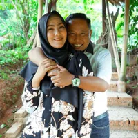 Menikah dengan Pramugari, 9 Potret Kemesraan Narji dan Sang Istri yang Tak Banyak Tersorot