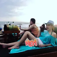 Menikmati Liburan ke Bali, Femmy Permatasari Seperti Anak SMA?