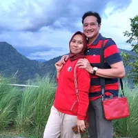 Menolak Foto Bareng Mantan, 8 Potret Ivan Fadilla yang Romantis dengan Istri Tercinta - Sikapnya Dipuji Netizen