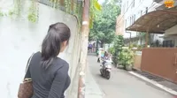 Merakyat, Potret Jessica Iskandar & El Barack Beli Jajanan SD Mulai Crepes Hingga Es Doger, Sempat 'Dicegat' Ibu-Ibu Minta Foto Bareng