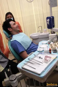 Merasa Gigi Kurang Indah, Ini Perawatan Pilihan Jonathan Frizzy