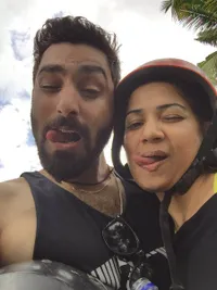 Mesra Abis! Jadi Petani, Praneet Bhatt & Istri Bulan Madu di Bali