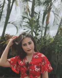 Mesra, Prilly Latuconsina Liburan di Bali Bareng Maxime Bouttier!