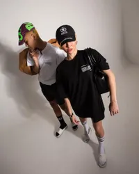 Mesra Saat Kerja Bersama, 9 Foto Agnez Mo dan Adam Rosyadi Jadi Model Official Merchandise Sang Pacar - Wajah Makin Mirip Jadi Sorotan