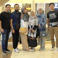 Mewah 9, Perkumpulan Seleb Hijrah Dari Teuku Wisnu - Dude Harlino