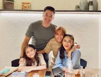 Mewarisi Pesona Ganteng Andrew White, 8 Potret Jason Anak Nana Mirdad yang Beranjak Remaja - Tampil dengan Warna Rambut Baru!