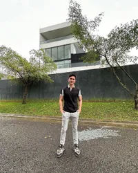 Miliki 4 Tingkat, 8 Potret Sudut Rumah Verrell Bramasta yang Punya Fasilitas Hotel Bintang 5 - Kolam Renang Menghadap Gunung Jadi Sorotan