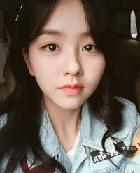 Miliki Mata Bulat yang Indah, Simak Deretan Selfie Cantik Bak Boneka Aktris Kim So Hyun