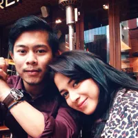 Mobil Mewah - Emas Batangan, Pacar Nina Zatulini Super Tajir!