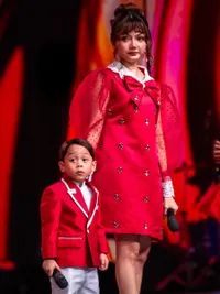 Momen Abang L Ajak Rina Nose Foto Bareng di Panggung D'Academy, Gemas