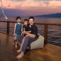 Momen Baim Wong Asyik Liburan Bareng Kiano dan Kenzo, Nikmati Sunset di Danau Toba - Seru Main Jetski