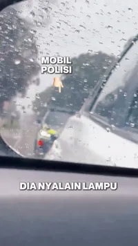 Momen Chacha Frederica & Dico Ganinduto Diberhentikan Polisi saat Nyetir di Australia, Mobilnya Sempat Dikira Curian