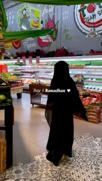 Momen Dewi Perssik Belanja Persiapan Masak Berbuka dan Sahur Tampil Beda Pakai Cadar