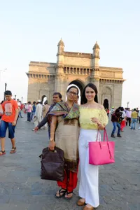 Momen Flashback Nita Sofiani & Mama Mertua, Seru Keliling Mumbai