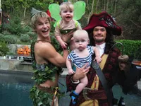 Momen Heboh Neil Patrick Harris Sekeluarga Rayakan Halloween