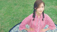 Momen Imut Yoona di MV 'Summer Night', Nggak Berhenti Makan