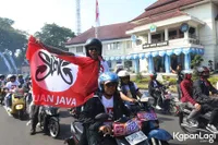 Momen Kaka Slank Riding Keliling Kota Malang Naik Vespa 