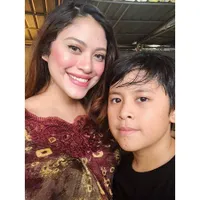 Momen Kebersamaan Istri Giring 'Nidji' & Anak-Anaknya, Intimate