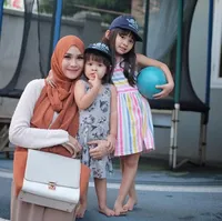 Momen Kebersamaan Zaskia Adya Mecca & Anaknya, Bak Kakak Adik!