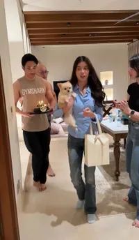 Momen Keluarga Deddy Corbuzier & Sabrina Chairunnisa Beri Kejutan Ulang Tahun ART di Rumah, Beri Kado Anting Berlian