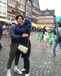 Momen Manis Romantis - Ciuman Zaskia & Irwansyah Keliling Eropa