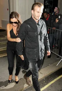 Momen Manis Saat Victoria Pegang Lengan Kekar David Beckham Mesra