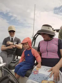 Momen Nikita Willy Liburan Bareng Keluarga di NTT, Seru Main Kano di Laut - Kunjungi Pulau Komodo