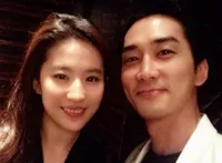 Momen PDKT Couple LDR Song Seung Hun & Liu Yifei, Malu Tapi Mesra