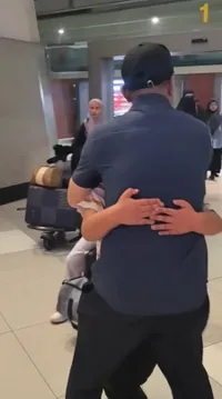 Momen Pertemuan Oki Setiana Dewi dan Ory Vitrio di Bandara Jadi Sorotan