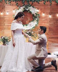 Momen Romantis Acha Sinaga dan Tunangannya Anggi Ambarita