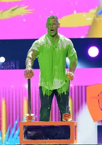 Momen Seru Selebriti Saat Disiram Slime di Kid's Choice Awards