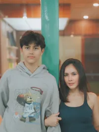 Momen Wulan Guritno Bareng Putra Bungsu, Lebih Cocok Dipanggil Kakak Adik