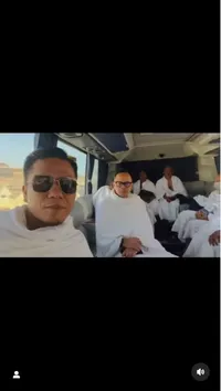 Mualaf dan Akui Belum Lancar Mengaji, Ini Potret Haru Bebi Romeo Lakukan Shalat Jumat Persis di Depan Kabah